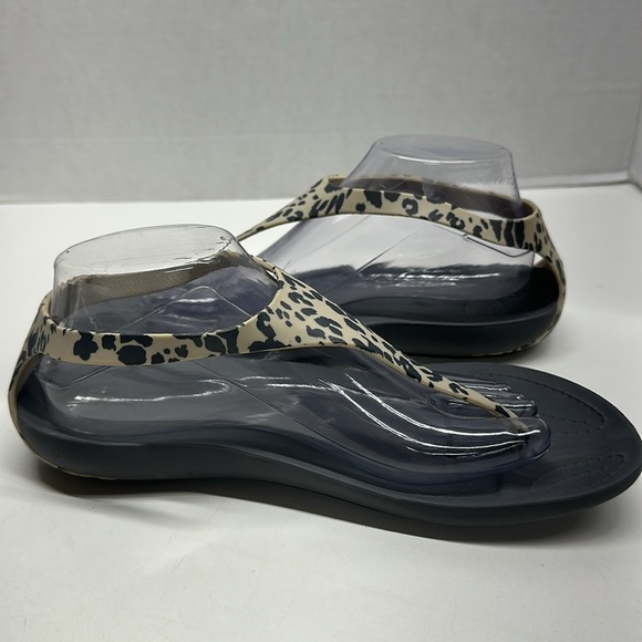 Crocs Sexi Serena Sandals Leopard Flip Flop Thong Slingback Flat Shoes Womens 10 - Picture 1 of 9